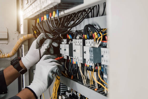 Professional Electrician in Campbell, FL